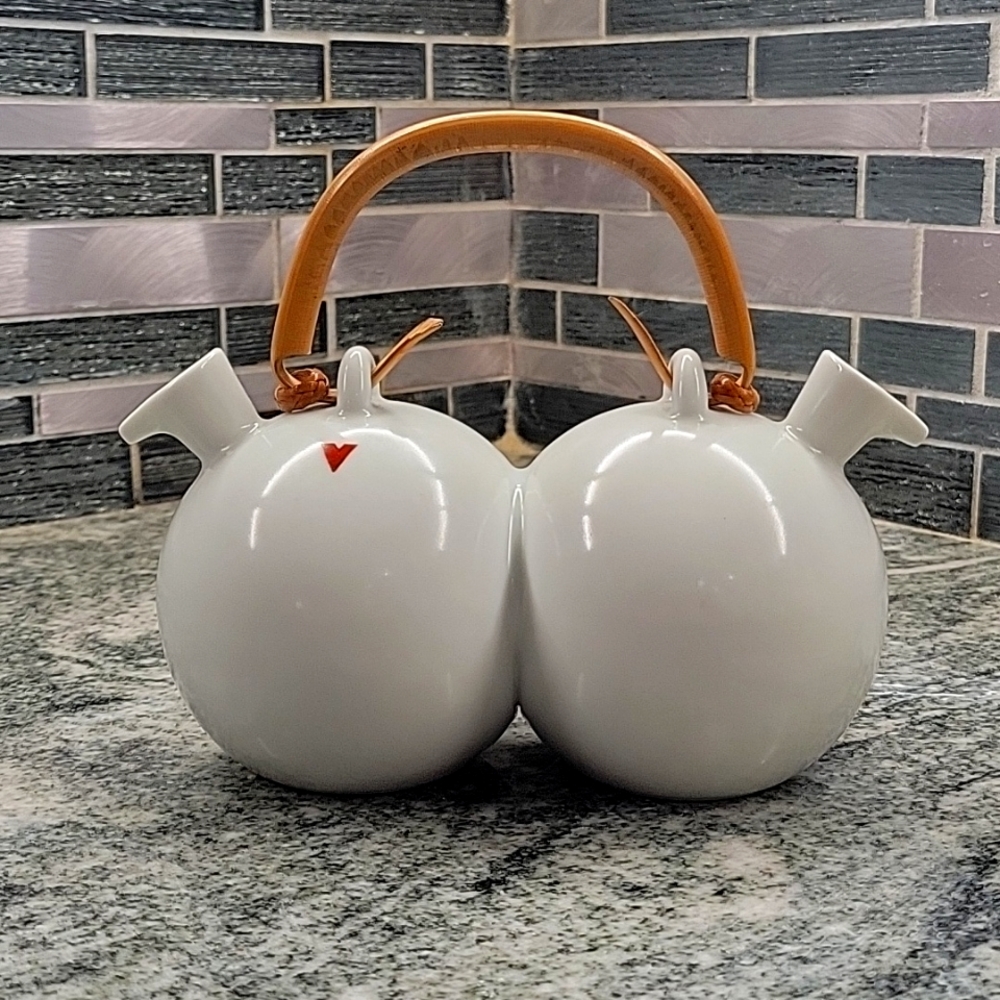 Japanese Hakusan porcelain pitcher " oil & vinegar